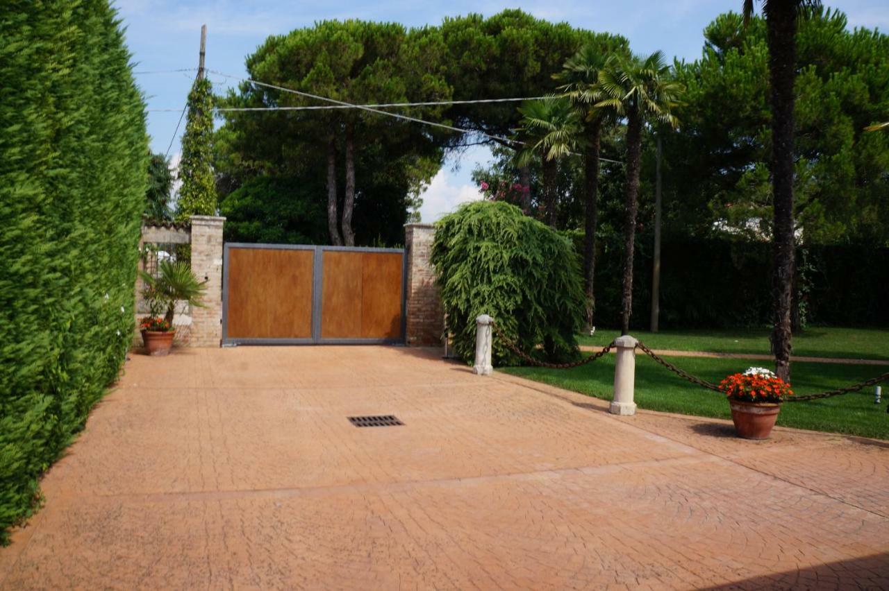La Brigata Apartments Suite Room Cavallino-Treporti Exteriör bild